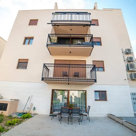 Lil Center,free Parking Apartment Split